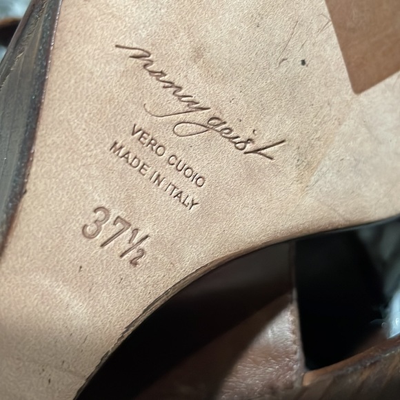 Nancy Geist Veto Cuoio gorgeous brown buckle wedge sandals. - Picture 7 of 7